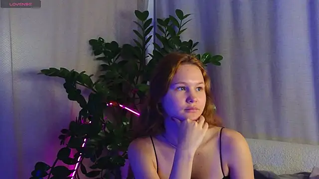 AmeliRoyse online show from November 25, 5:13 pm