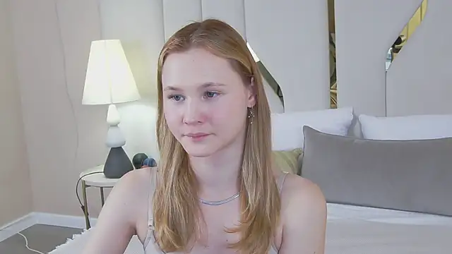 AmeliRoyse online show from April 23, 5:15 pm