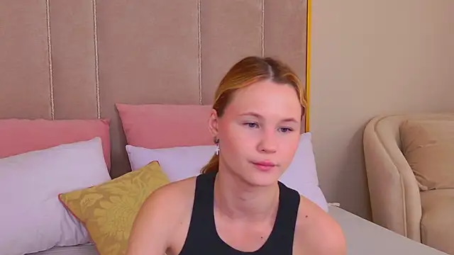 AmeliRoyse online show from June 1, 3:58 pm