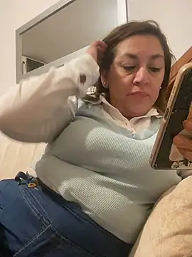 Snapshot of Luna-nevada chatting on February 15, 1:24 am Luna-nevada online show from February 15, 1:24 am