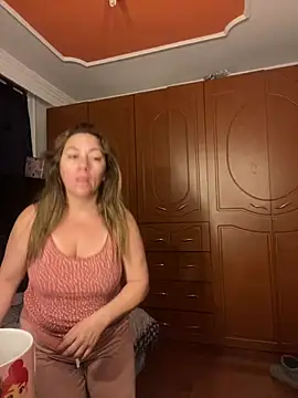 Snapshot of Luna-nevada chatting on February 20, 10:27 am Luna-nevada online show from February 20, 10:27 am