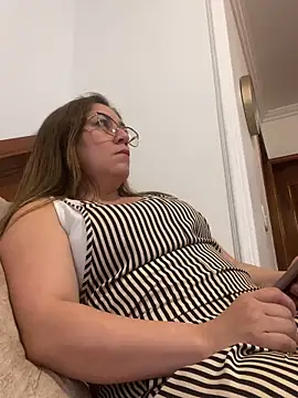 Snapshot of Luna-nevada chatting on February 21, 10:44 pm Luna-nevada online show from February 21, 10:44 pm