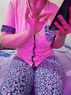 Snapshot of queen_belisima1 chatting on November 22, 9:03 pm queen belisima1 online show from November 22, 9:03 pm