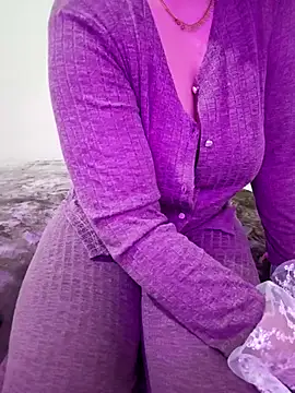 Snapshot of queen_belisima1 chatting on November 28, 8:44 pm queen belisima1 online show from November 28, 8:44 pm