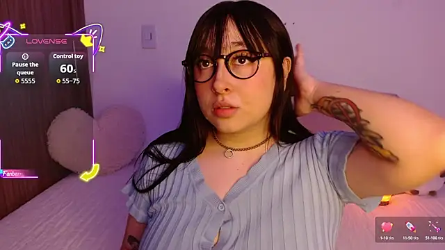 Snapshot of Oliviargf chatting on September 15, 12:43 am Oliviargf online show from September 15, 12:43 am