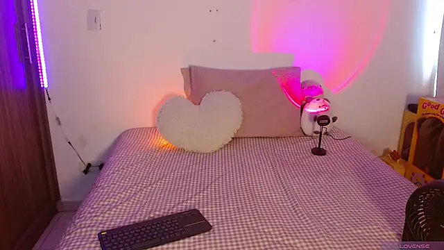 Snapshot of Oliviargf chatting on March 9, 12:20 pm Oliviargf online show from March 9, 12:20 pm