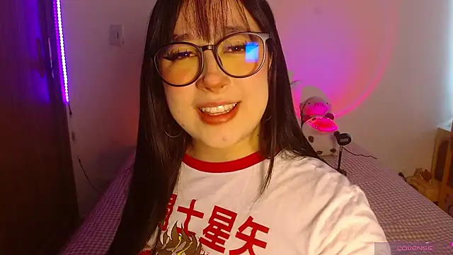 Oliviargf online show from June 19, 1:15 pm