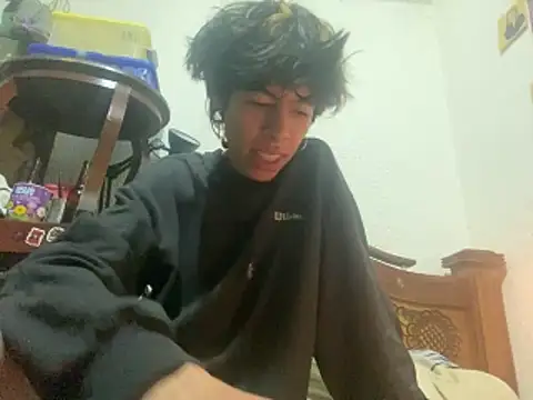 Snapshot of kirito_kun chatting on March 18, 4:54 pm kirito kun online show from March 18, 4:54 pm