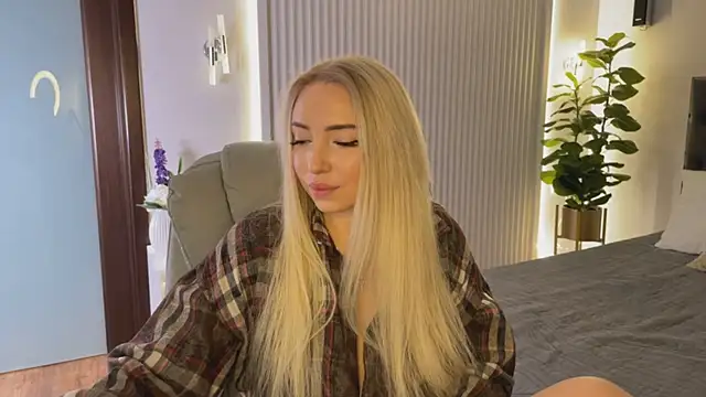 OhMyEmma online show from November 19, 1:16 am