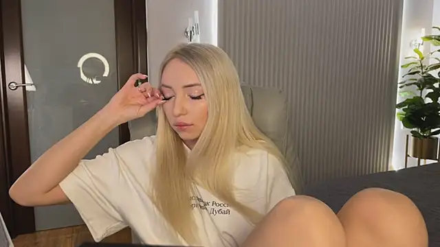 OhMyEmma online show from February 5, 1:32 am