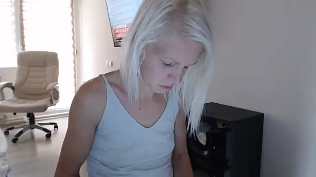 ElssaRush online show from September 26, 9:57 am