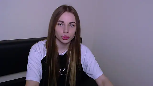 Snapshot of MiaDari_ chatting on March 10, 8:04 am MiaDari online show from March 10, 8:04 am