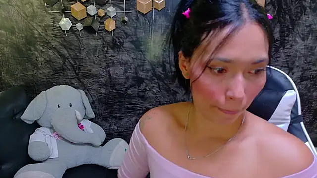  LiilyWong online show from July 26, 4:09 am