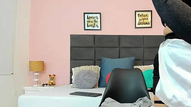 Snapshot of SophiaQueens chatting on October 17, 8:33 pm SophiaQueens online show from October 17, 8:33 pm