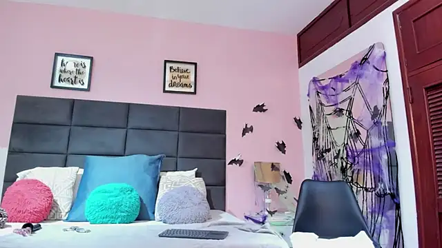 Snapshot of SophiaQueens chatting on November 1, 11:29 pm SophiaQueens online show from November 1, 11:29 pm