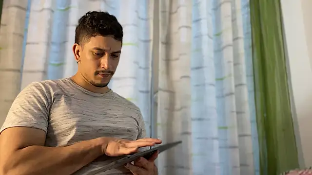 chicoinhibido online show from February 25, 11:14 pm