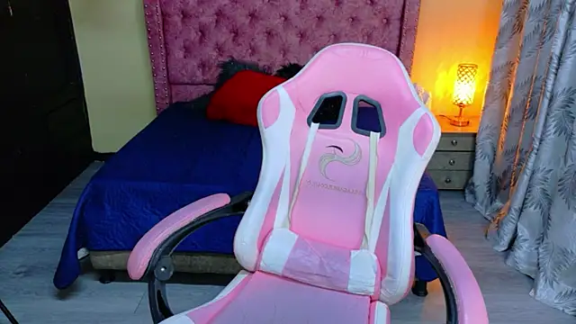 Snapshot of sweet__thang chatting on April 11, 4:17 am sweet thang online show from April 11, 4:17 am