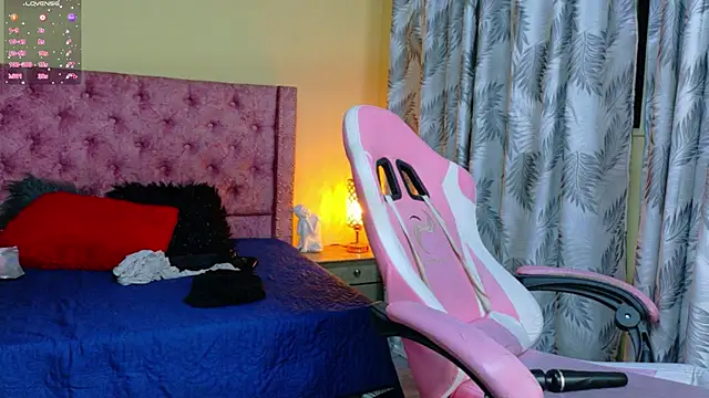 Snapshot of sweet__thang chatting on April 11, 8:51 am sweet thang online show from April 11, 8:51 am