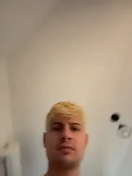 Snapshot of CarinaRose chatting on April 1, 9:01 pm CarinaRose online show from April 1, 9:01 pm