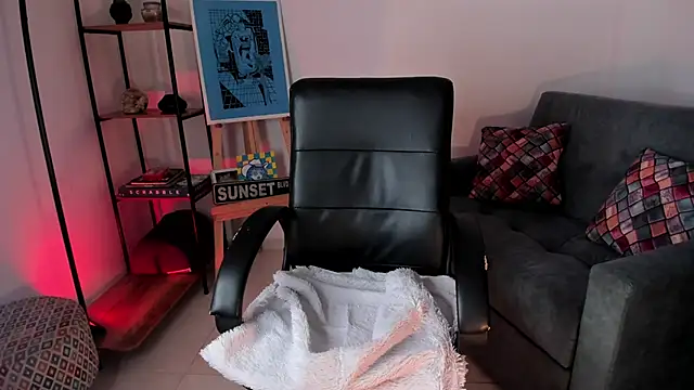 Snapshot of FireTheGun_ chatting on December 17, 10:21 am FireTheGun online show from December 17, 10:21 am