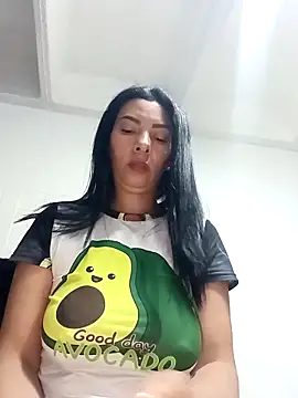 DaphneRosses online show from April 27, 2:04 pm
