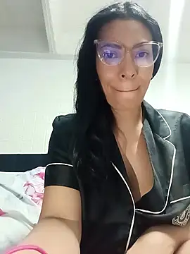 DaphneRosses online show from June 5, 2:01 pm