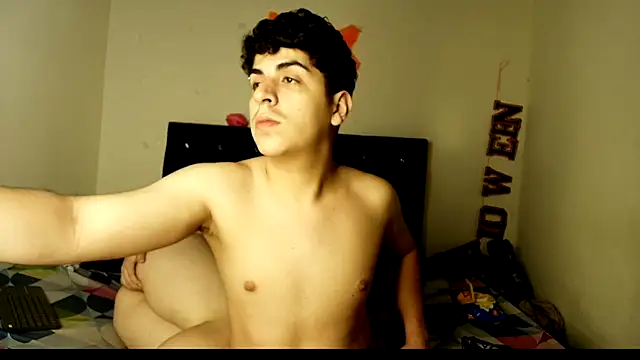 Snapshot of Kymberlyandlucas2 chatting on October 23, 4:23 am Kymberlyandlucas2 online show from October 23, 4:23 am