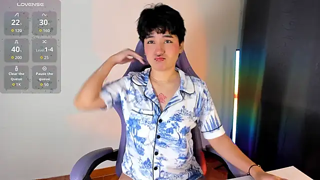 Snapshot of emma_cute7 chatting on February 17, 10:34 am emma cute7 online show from February 17, 10:34 am