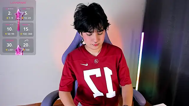 Snapshot of emma_cute7 chatting on March 21, 10:09 am emma cute7 online show from March 21, 10:09 am