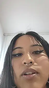 Snapshot of bella_warzon chatting on March 25, 11:11 pm bella warzon online show from March 25, 11:11 pm