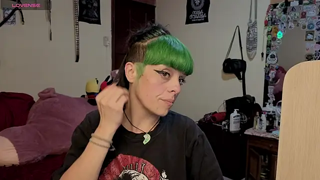 freyaa sorcerees online show from December 15, 4:39 am