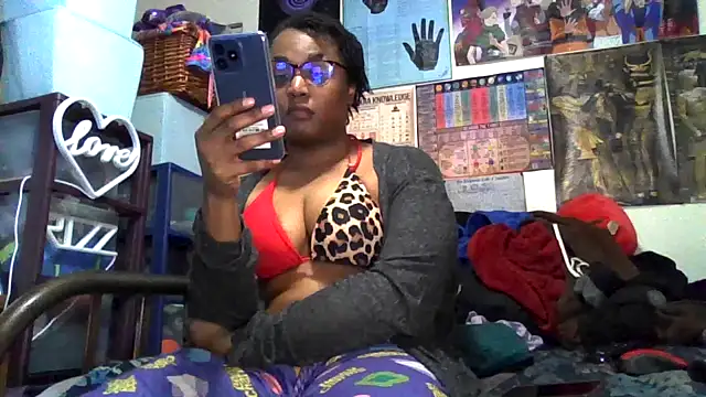 Snapshot of GardeniaFields chatting on November 3, 9:43 am GardeniaFields online show from November 3, 9:43 am