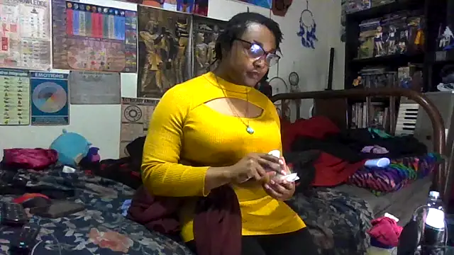 Snapshot of GardeniaFields chatting on November 8, 11:36 pm GardeniaFields online show from November 8, 11:36 pm