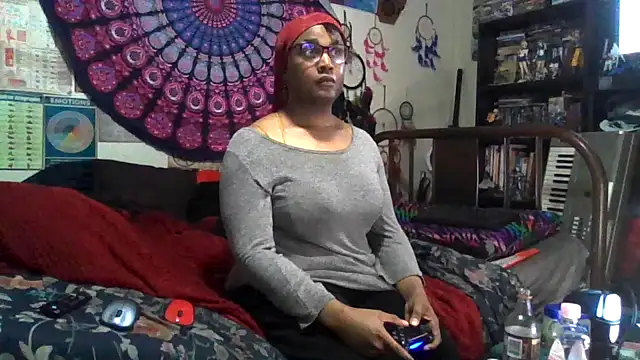 Snapshot of GardeniaFields chatting on November 13, 6:34 am GardeniaFields online show from November 13, 6:34 am