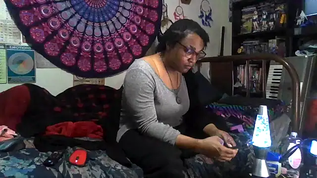 Snapshot of GardeniaFields chatting on November 15, 6:55 am GardeniaFields online show from November 15, 6:55 am