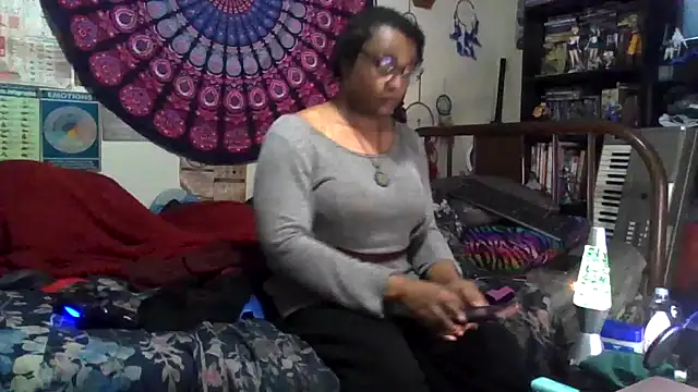 Snapshot of GardeniaFields chatting on November 16, 6:52 am GardeniaFields online show from November 16, 6:52 am