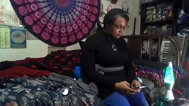 Snapshot of GardeniaFields chatting on December 3, 6:43 am GardeniaFields online show from December 3, 6:43 am