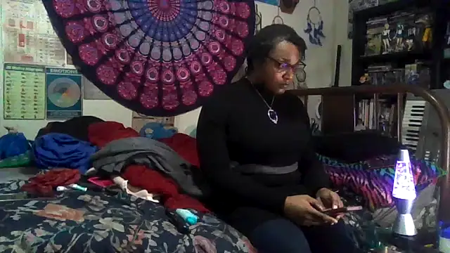 Snapshot of GardeniaFields chatting on December 5, 3:15 am GardeniaFields online show from December 5, 3:15 am