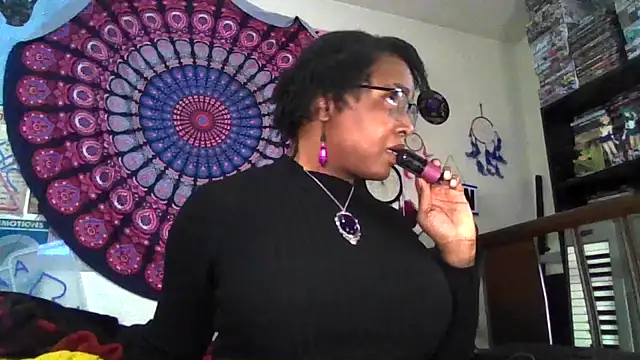 Snapshot of GardeniaFields chatting on April 10, 7:02 am GardeniaFields online show from April 10, 7:02 am