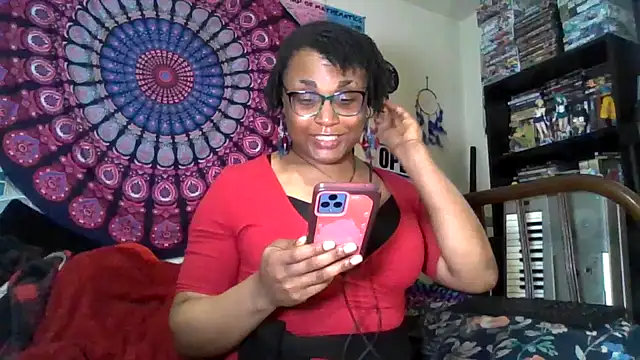 Snapshot of GardeniaFields chatting on June 13, 5:49 am GardeniaFields online show from June 13, 5:49 am