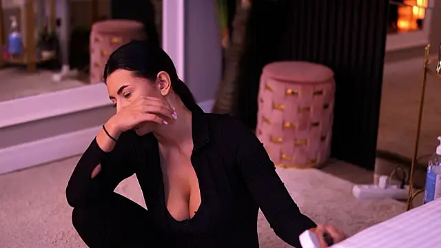 TanyaVonDe online show from March 17, 6:00 pm