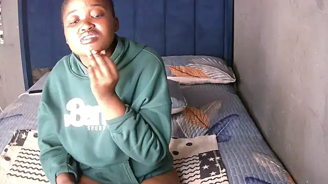 Snapshot of SexyShybarbie chatting on April 3, 8:12 am SexyShybarbie online show from April 3, 8:12 am