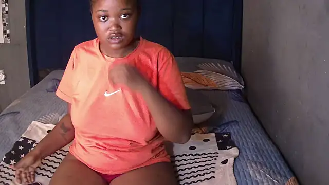 Snapshot of SexyShybarbie chatting on April 6, 4:57 am SexyShybarbie online show from April 6, 4:57 am
