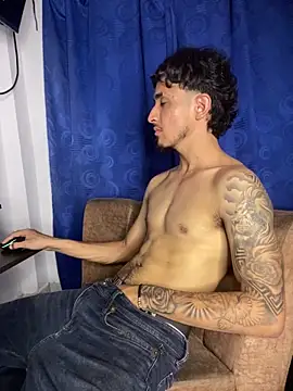 Snapshot of Zayn_kane chatting on February 14, 1:02 am Zayn kane online show from February 14, 1:02 am