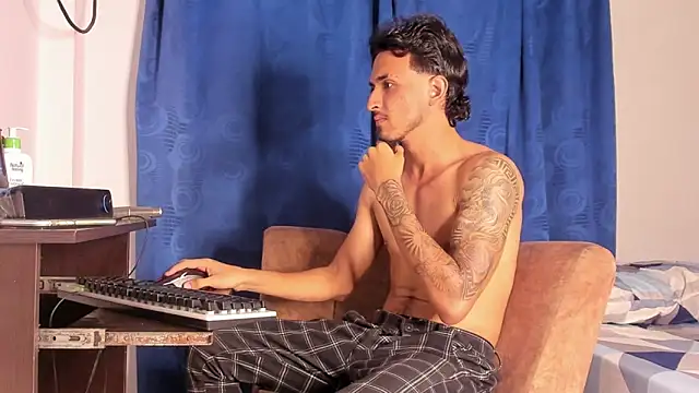 Snapshot of Zayn_kane chatting on February 19, 3:35 am Zayn kane online show from February 19, 3:35 am