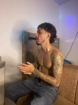 Snapshot of Zayn_kane chatting on February 24, 1:36 am Zayn kane online show from February 24, 1:36 am