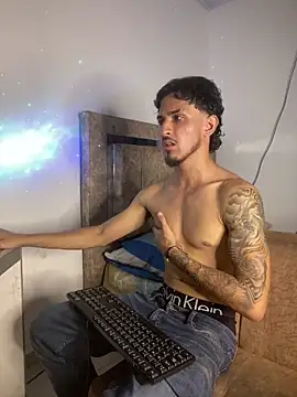 Snapshot of Zayn_kane chatting on February 25, 4:33 am Zayn kane online show from February 25, 4:33 am