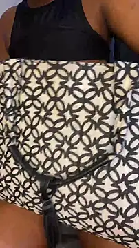 Snapshot of kythando chatting on October 11, 7:07 am kythando online show from October 11, 7:07 am