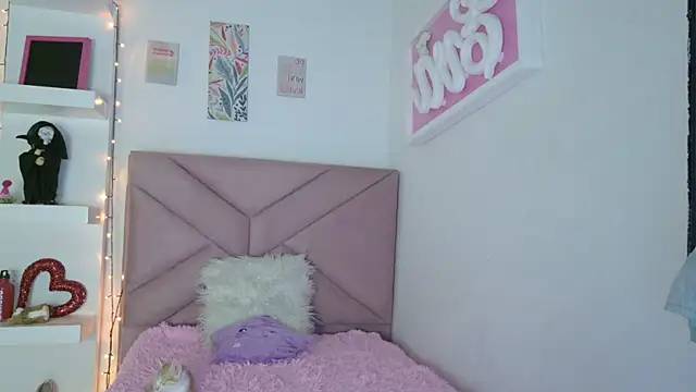 Snapshot of eva_sin18 chatting on April 23, 11:07 pm eva sin18 online show from April 23, 11:07 pm