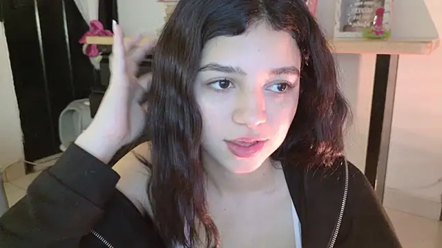 Snapshot of eva_sin18 chatting on June 8, 1:28 am eva sin18 online show from June 8, 1:28 am